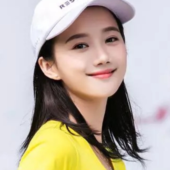 女孩带小鸭子为高考生加油打气
